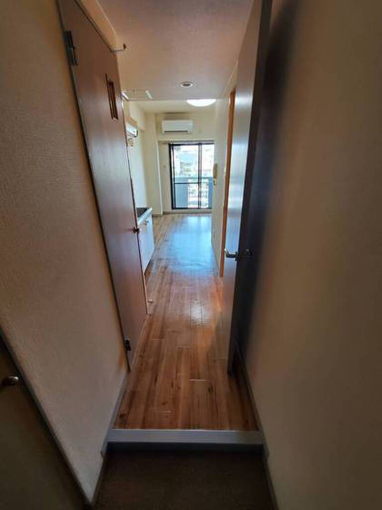 (15/27) 別部屋の写真です。