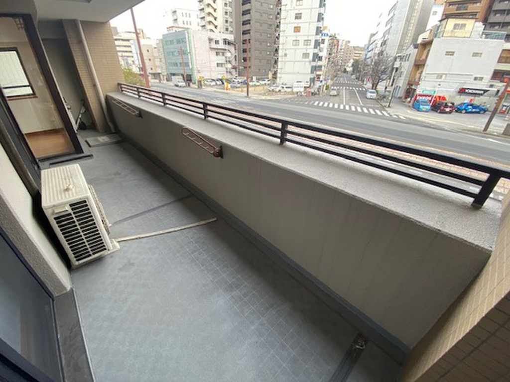 (13/23) バルコニー