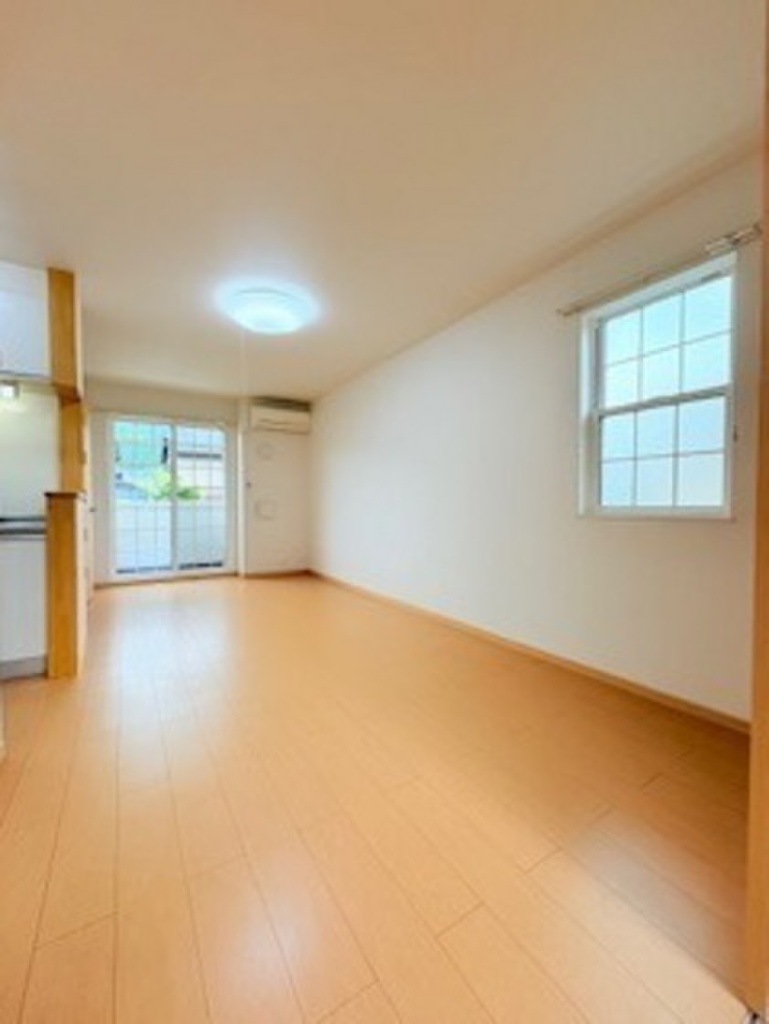 (2/16) 居室・リビング (2/16) 居室・リビング