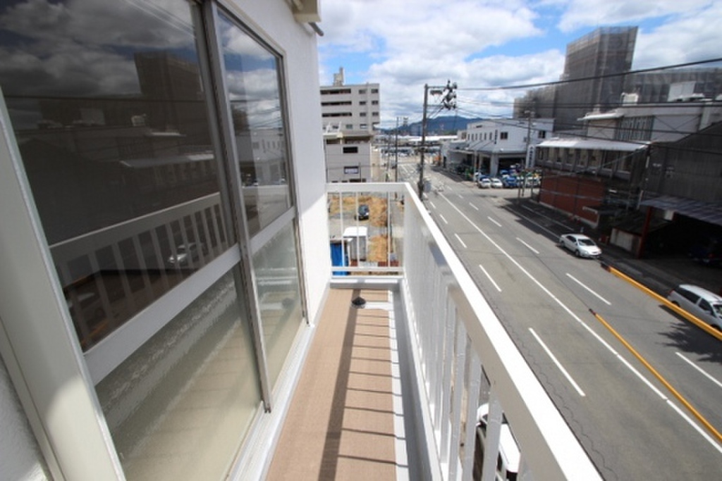 (13/21) バルコニー