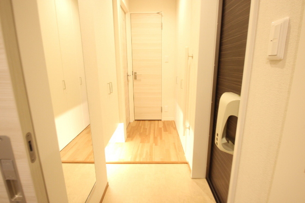 (8/22) 玄関 (8/22) 玄関