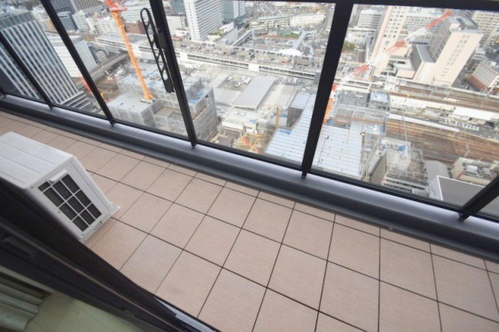 (10/17) バルコニー (10/17) バルコニー