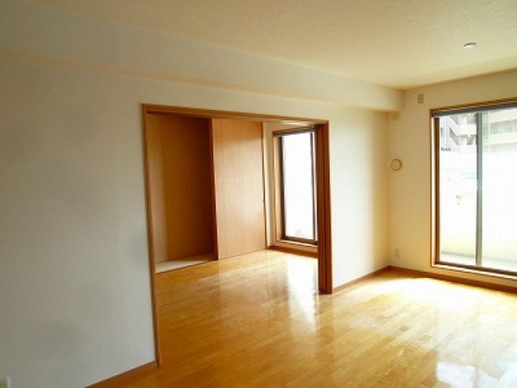 (2/16) 居室・リビング (2/16) 居室・リビング