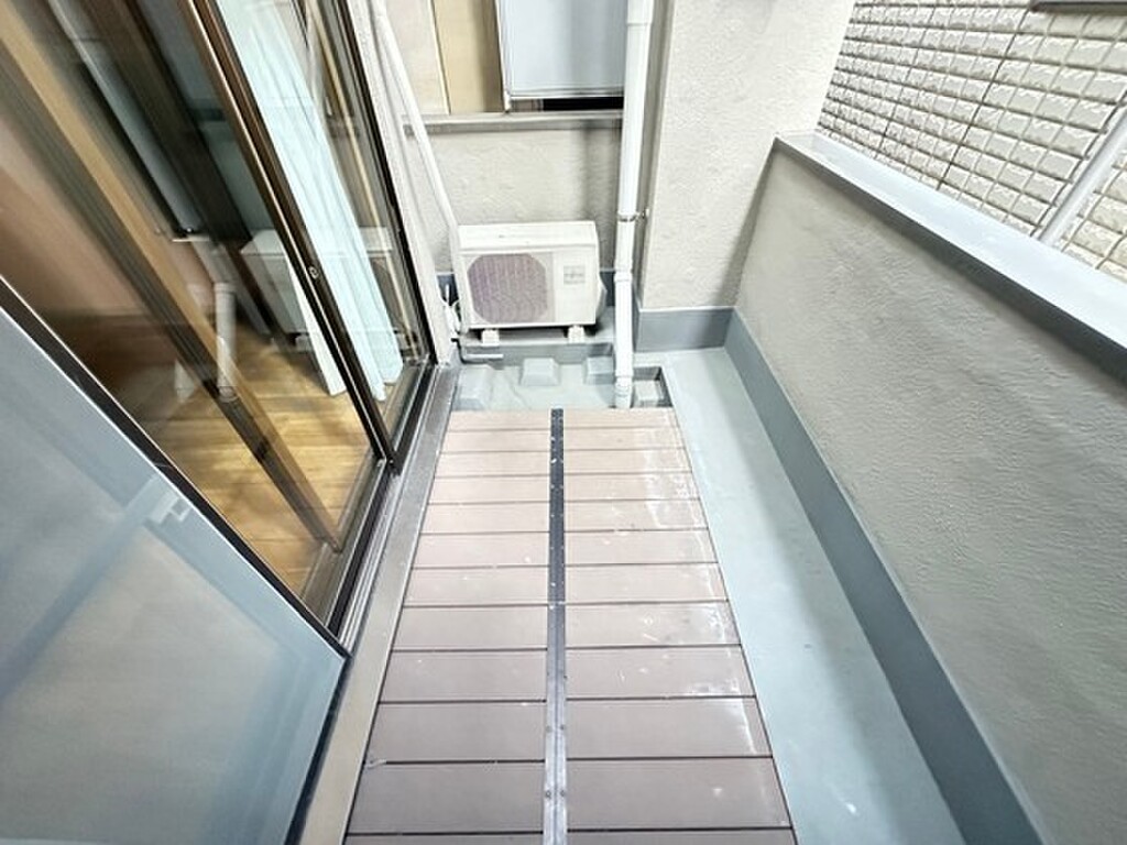 (13/26) バルコニー