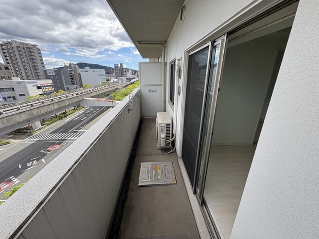 (13/25) バルコニー