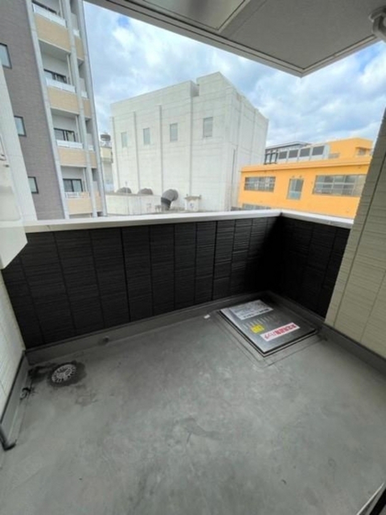 (13/24) バルコニー (13/24) バルコニー