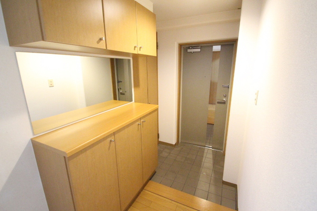 (9/18) 玄関 (9/18) 玄関