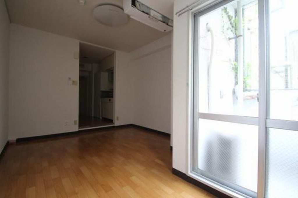 (13/20) バルコニー (13/20) バルコニー