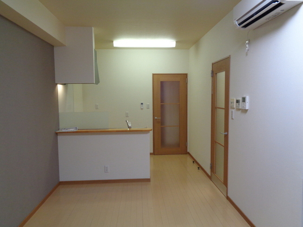 (2/15) 居室・リビング (2/15) 居室・リビング