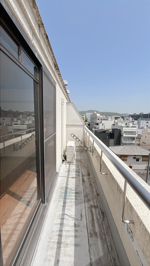 (18/25) バルコニー