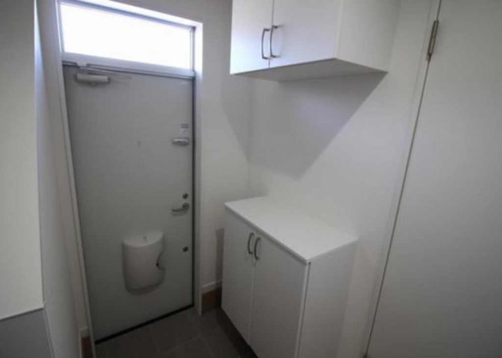 (8/18) 玄関 (8/18) 玄関