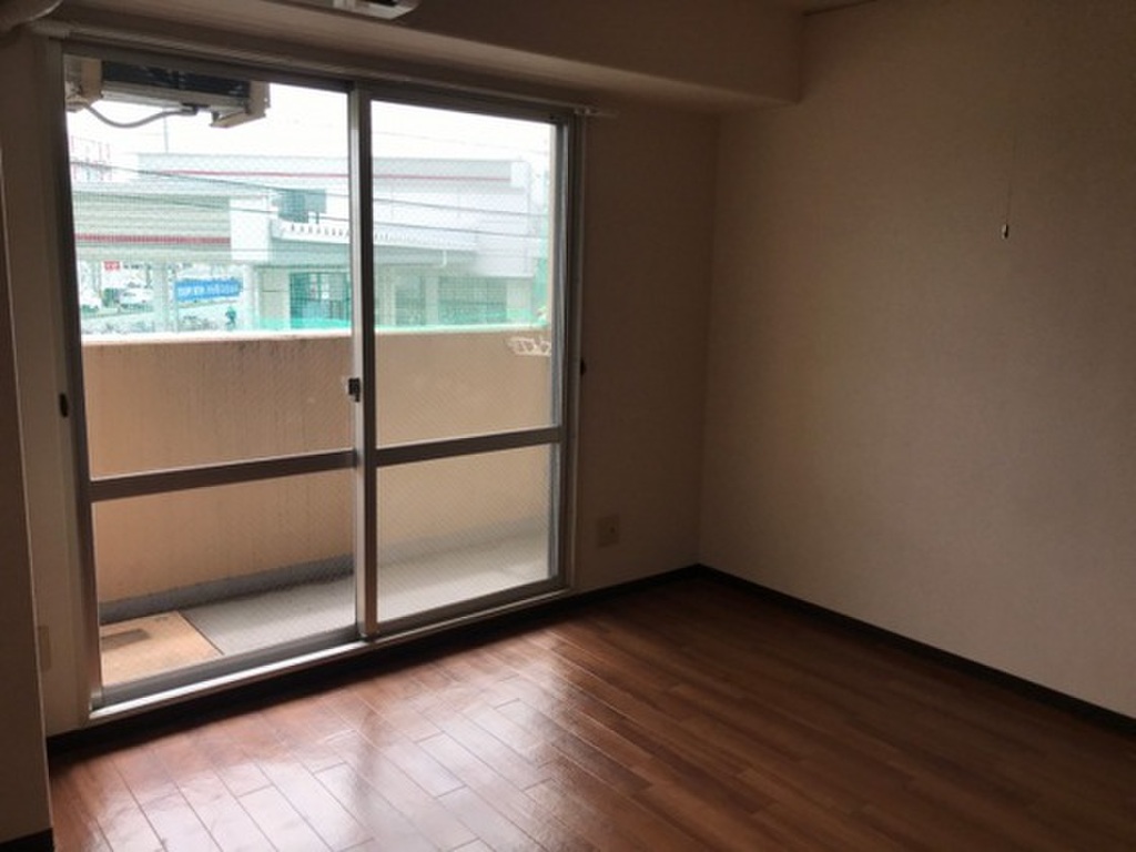 (2/16) 居室・リビング (2/16) 居室・リビング