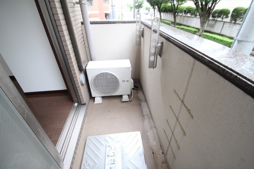 (8/11) バルコニー (8/11) バルコニー