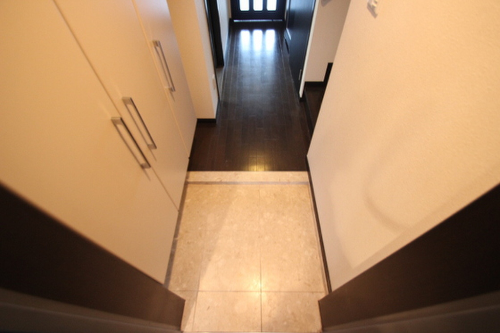 (8/19) 玄関 (8/19) 玄関