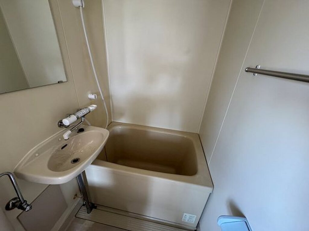 (16/25) バス (16/25) バス