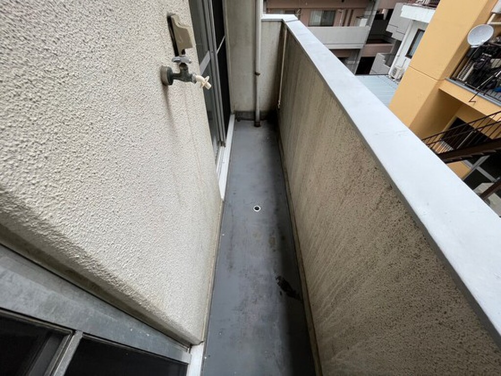 (2/23) バルコニー