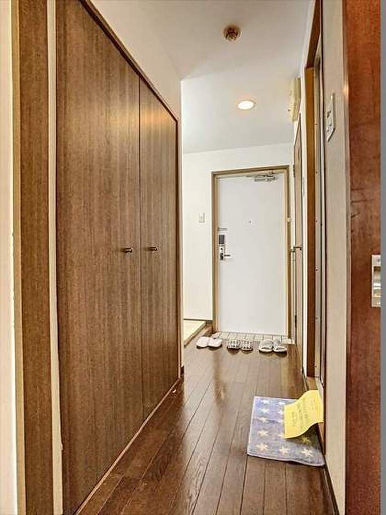 (16/27) 玄関