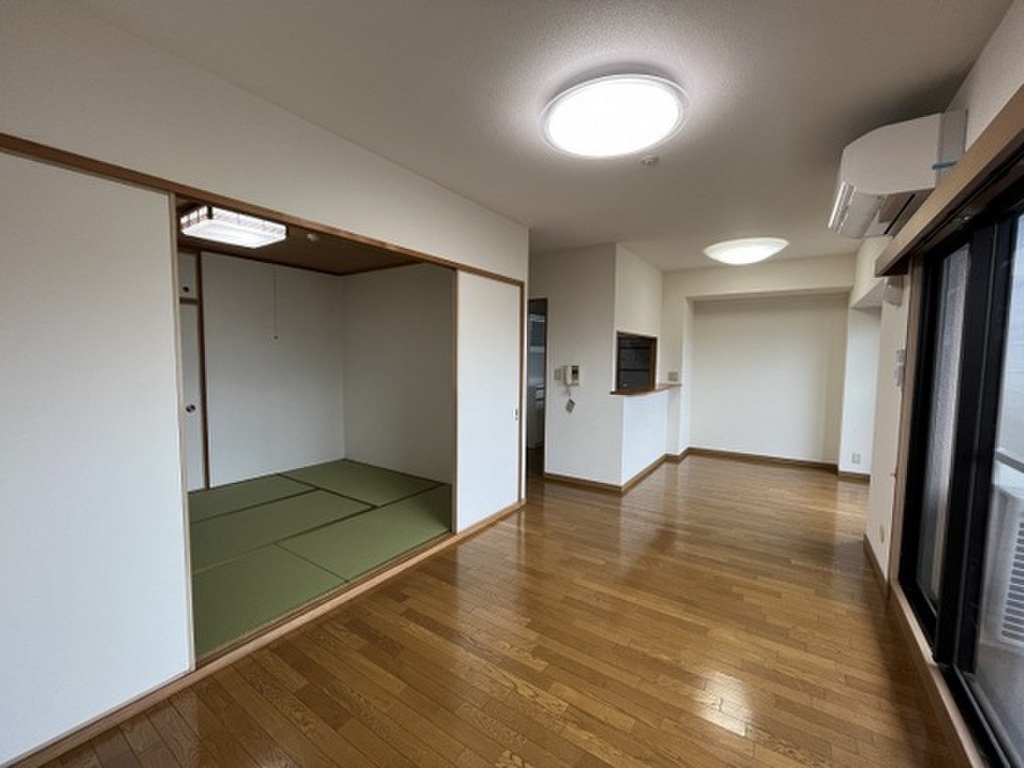 (2/18) 居室・リビング (2/18) 居室・リビング