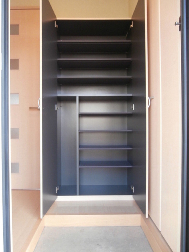 (8/16) 玄関 (8/16) 玄関