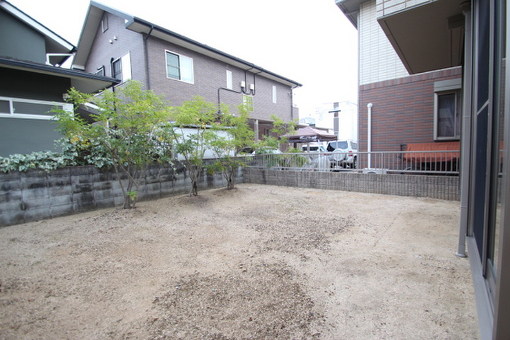 (13/25) 庭 (13/25) 庭