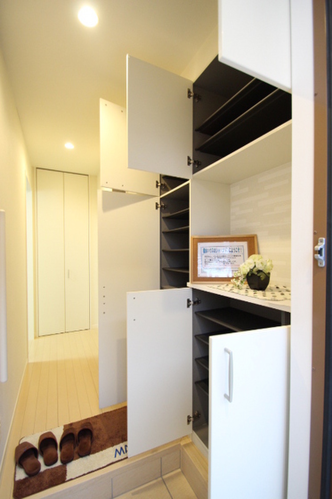 (8/19) 玄関 (8/19) 玄関