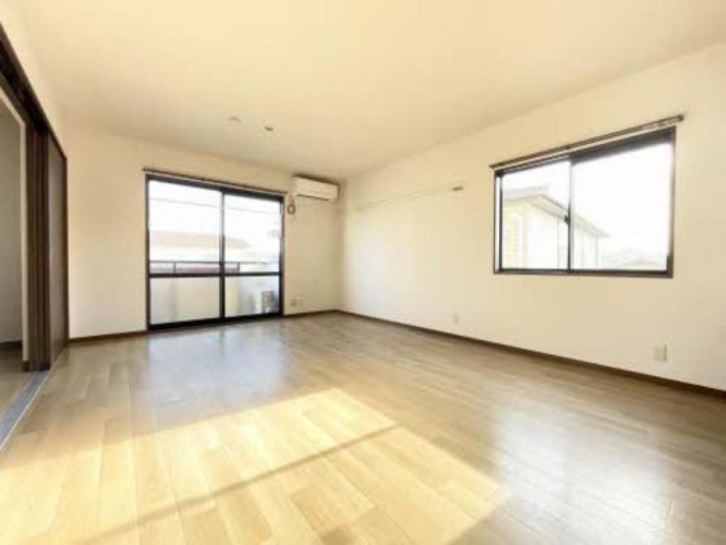 (2/16) 居室・リビング (2/16) 居室・リビング