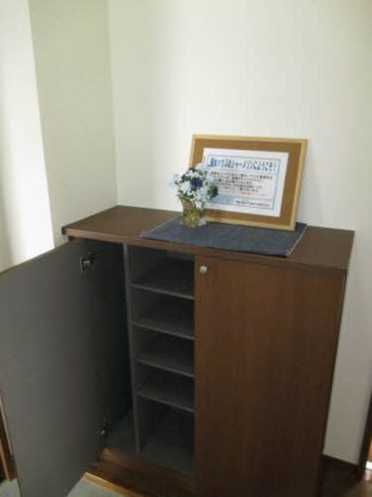 (8/16) 玄関 (8/16) 玄関