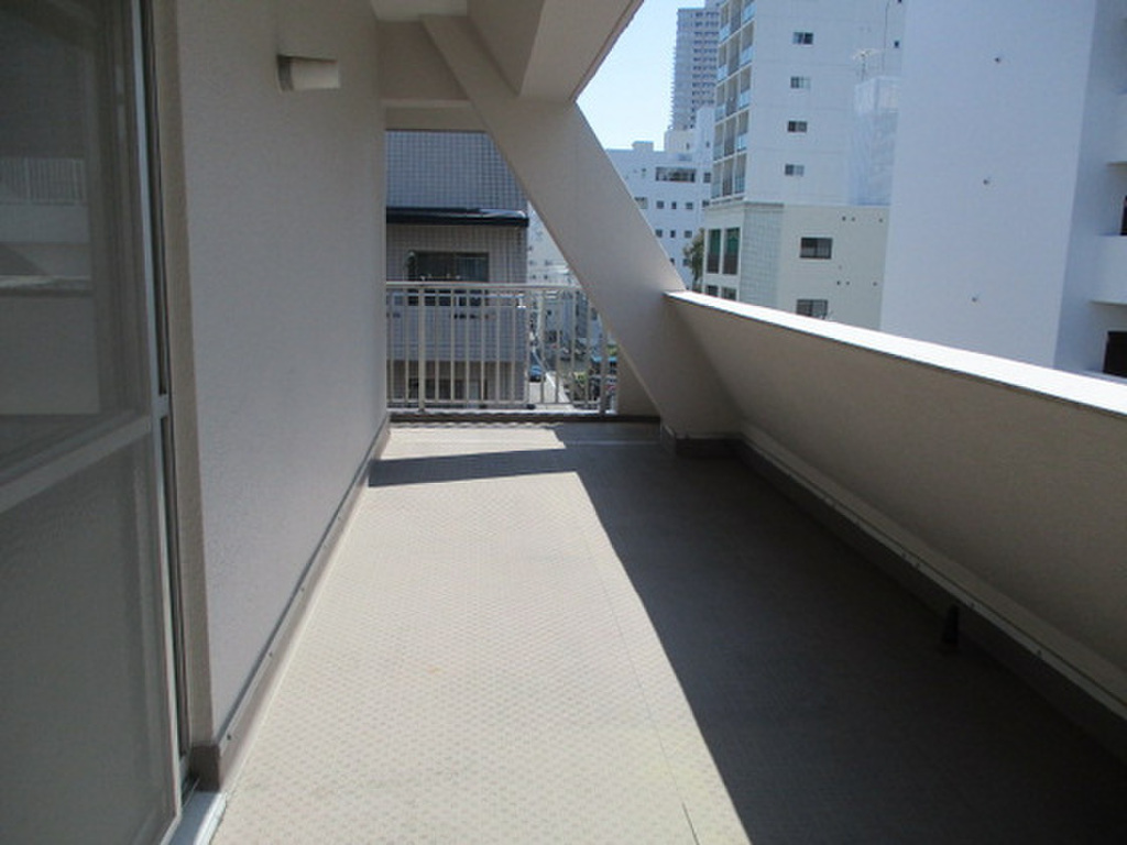 (11/21) バルコニー (11/21) バルコニー