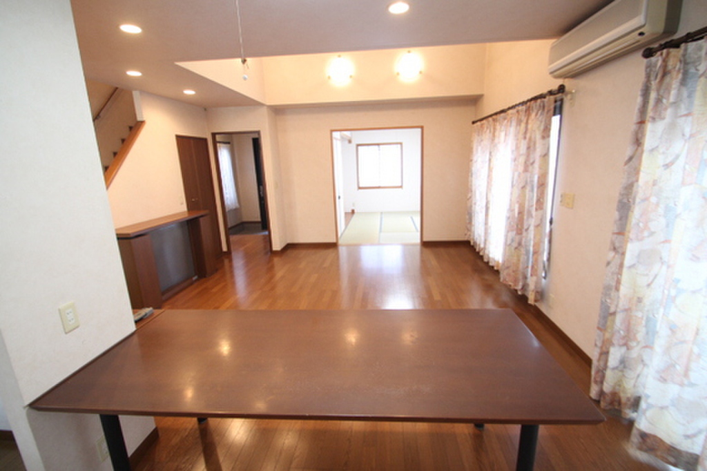 (16/28) 居室・リビング