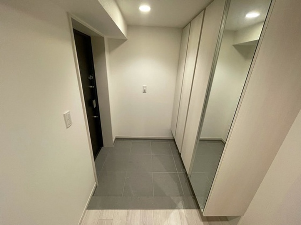 (6/25) 玄関 (6/25) 玄関