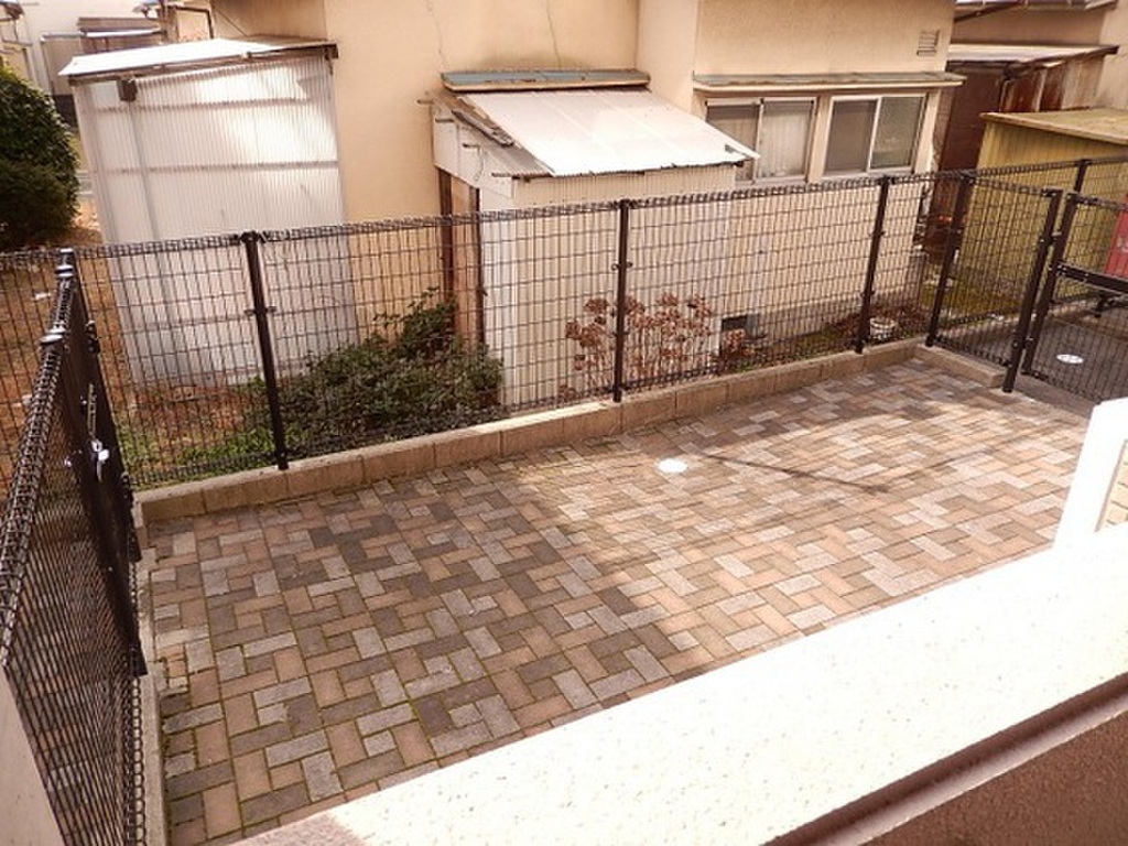 (9/16) 庭 (9/16) 庭