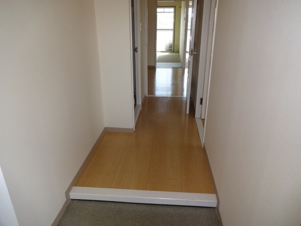 (8/21) 玄関 (8/21) 玄関