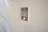 ※写真は別号室です