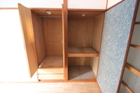 ※写真は別号室です