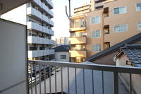 ※写真は別号室です