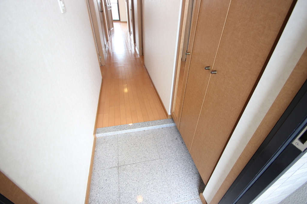 (13/21) 玄関 (13/21) 玄関