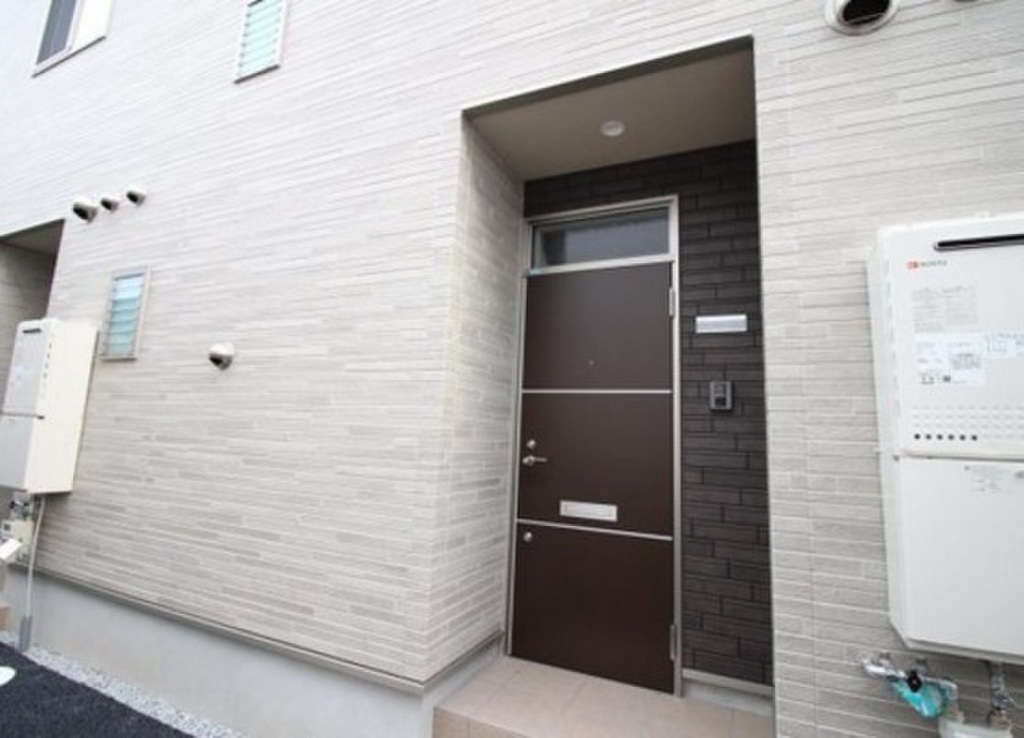 (8/13) 玄関 (8/13) 玄関