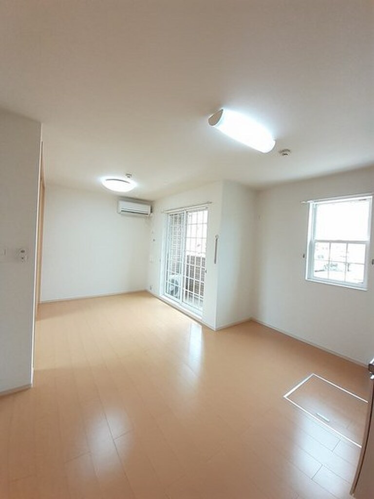 (2/16) 居室・リビング (2/16) 居室・リビング