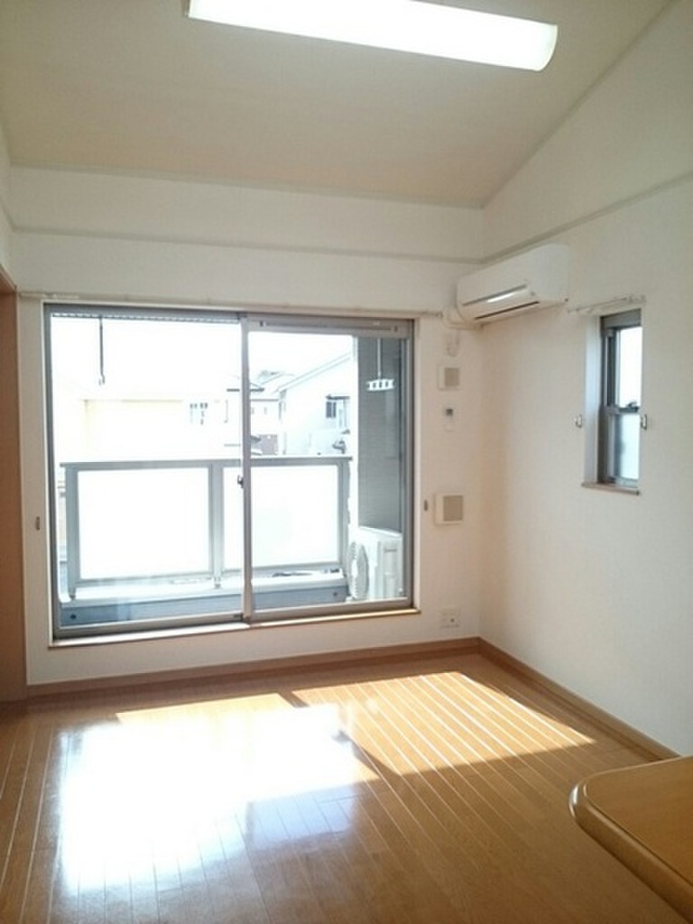 (2/16) 居室・リビング (2/16) 居室・リビング