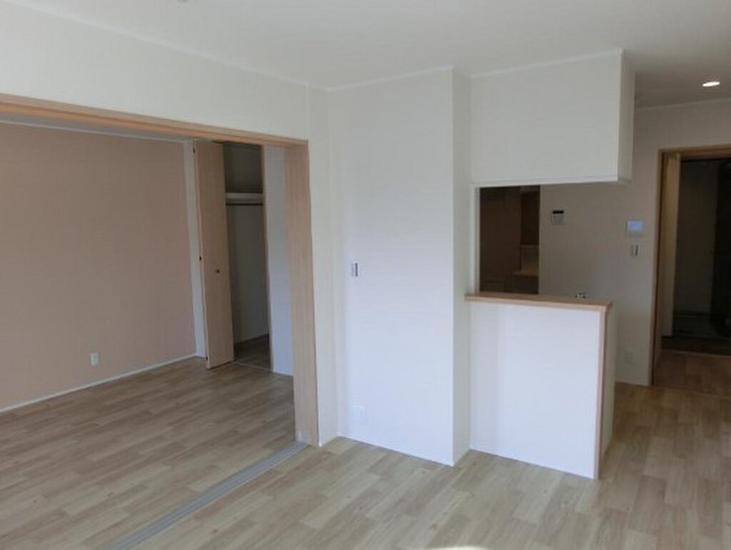 (2/18) 居室・リビング (2/18) 居室・リビング