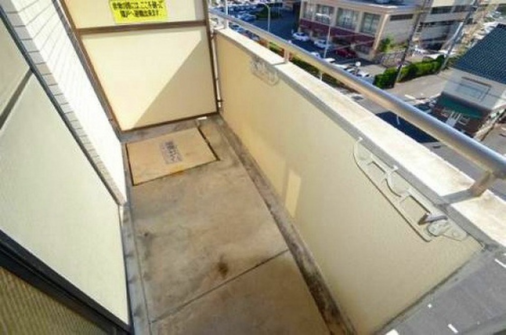 (8/16) バルコニー (8/16) バルコニー