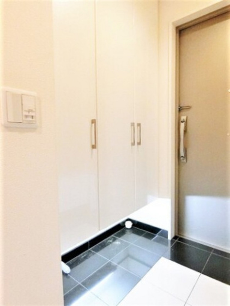 (9/19) 玄関 (9/19) 玄関