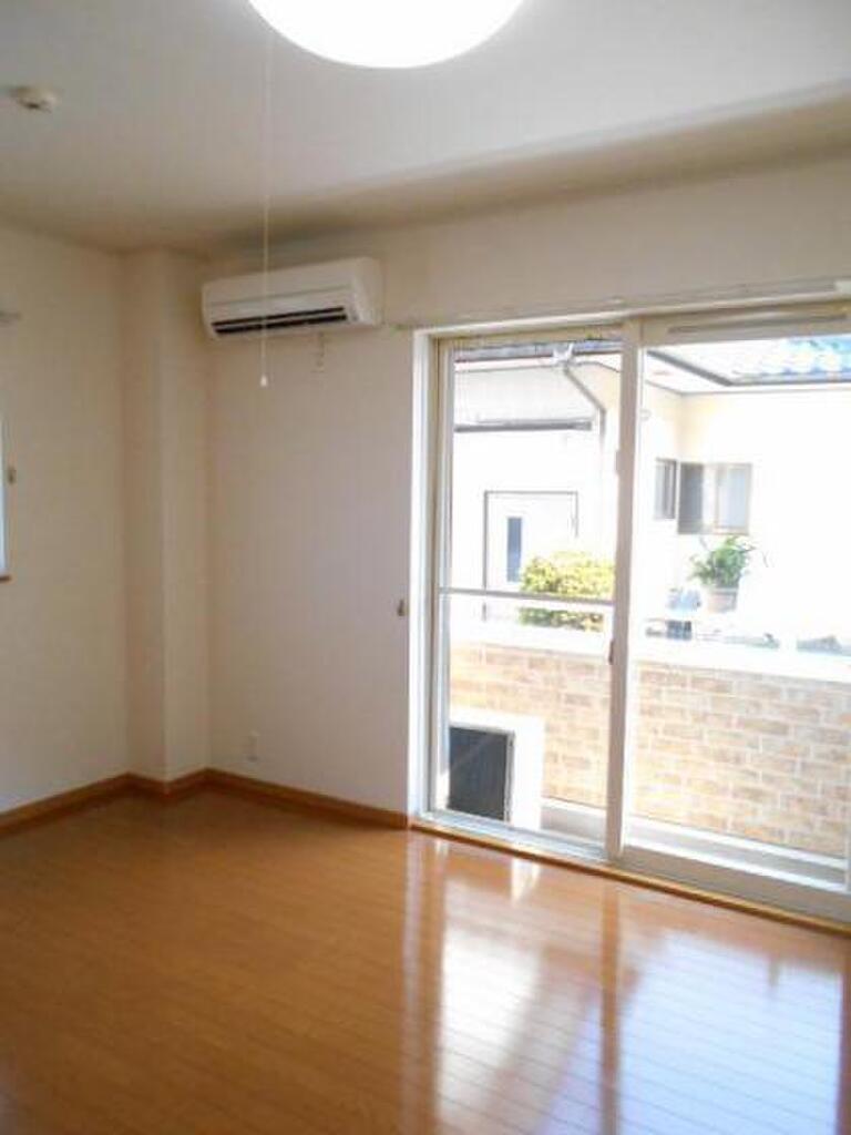 (2/18) 居室・リビング (2/18) 居室・リビング