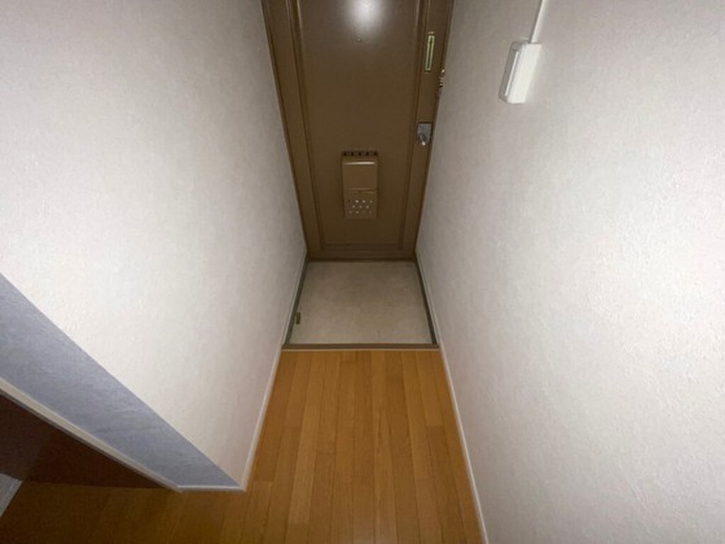 (8/20) 玄関 (8/20) 玄関