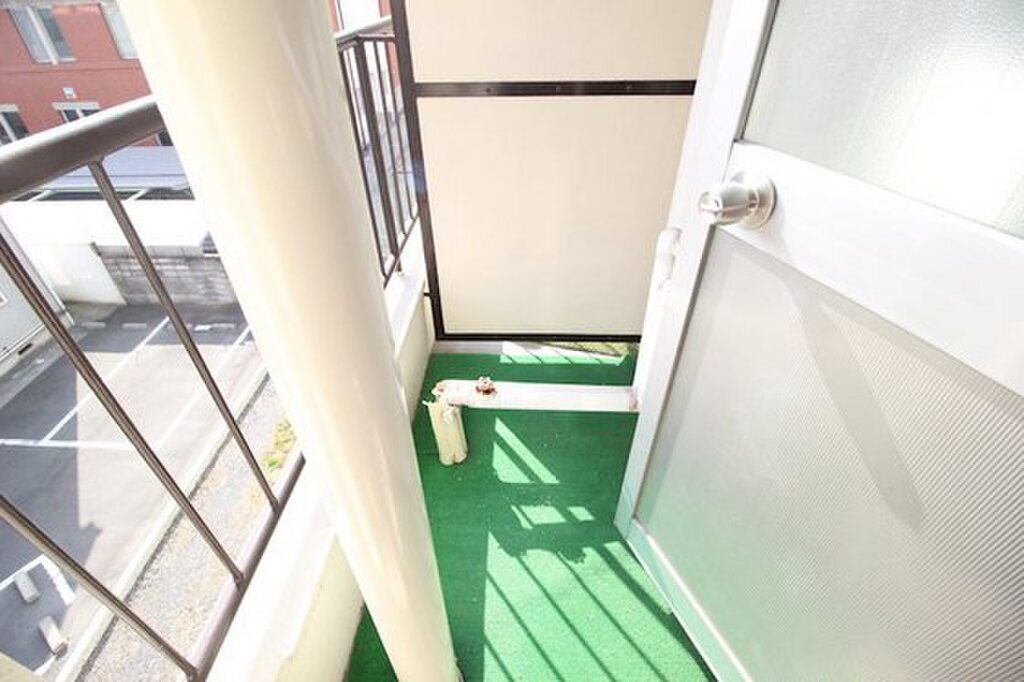 (8/16) バルコニー (8/16) バルコニー