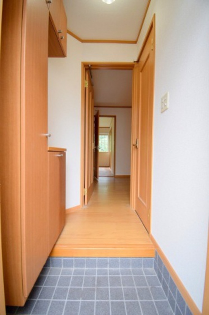 (8/18) 玄関 (8/18) 玄関