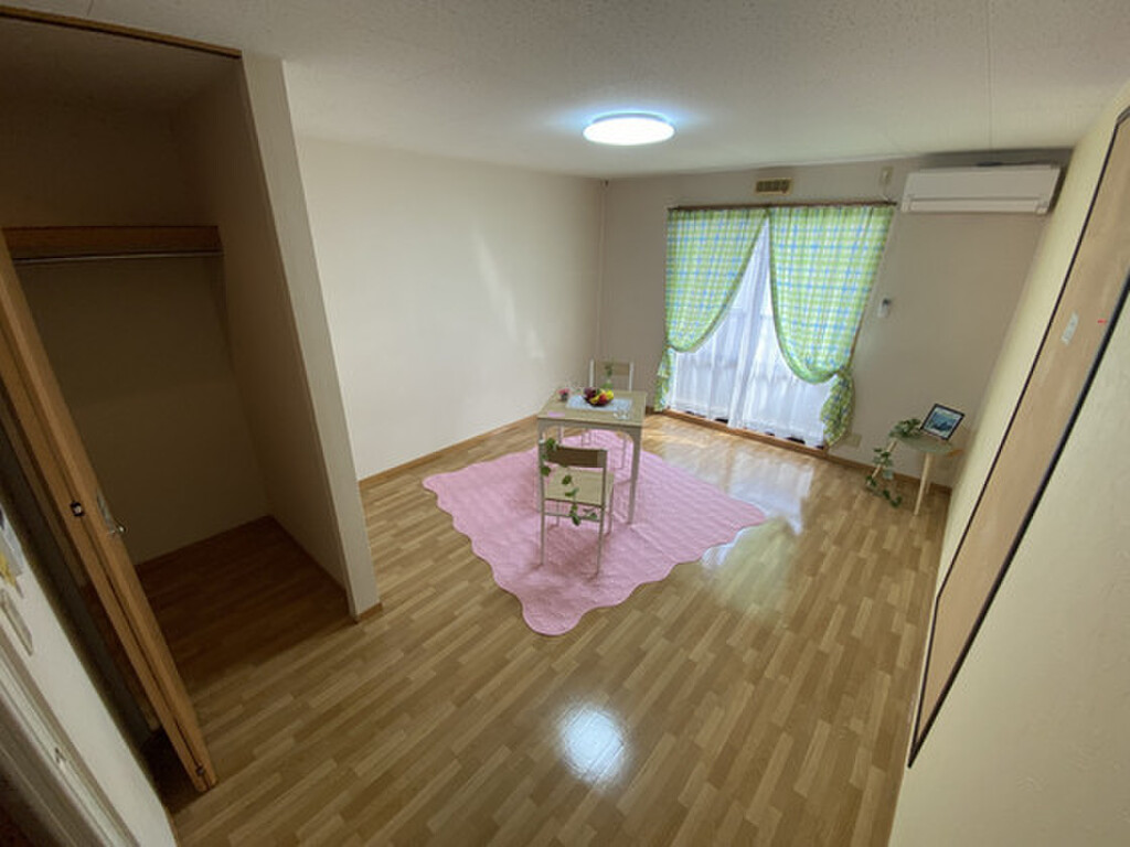 (2/16) 居室・リビング (2/16) 居室・リビング