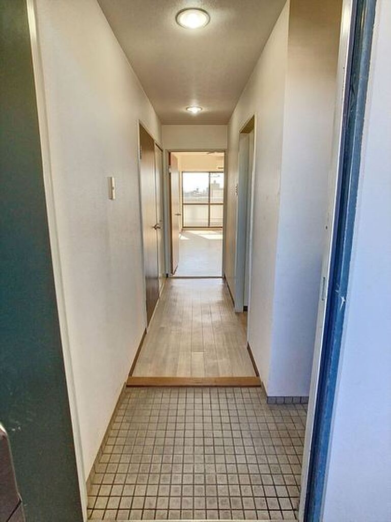 (8/28) 玄関 (8/28) 玄関