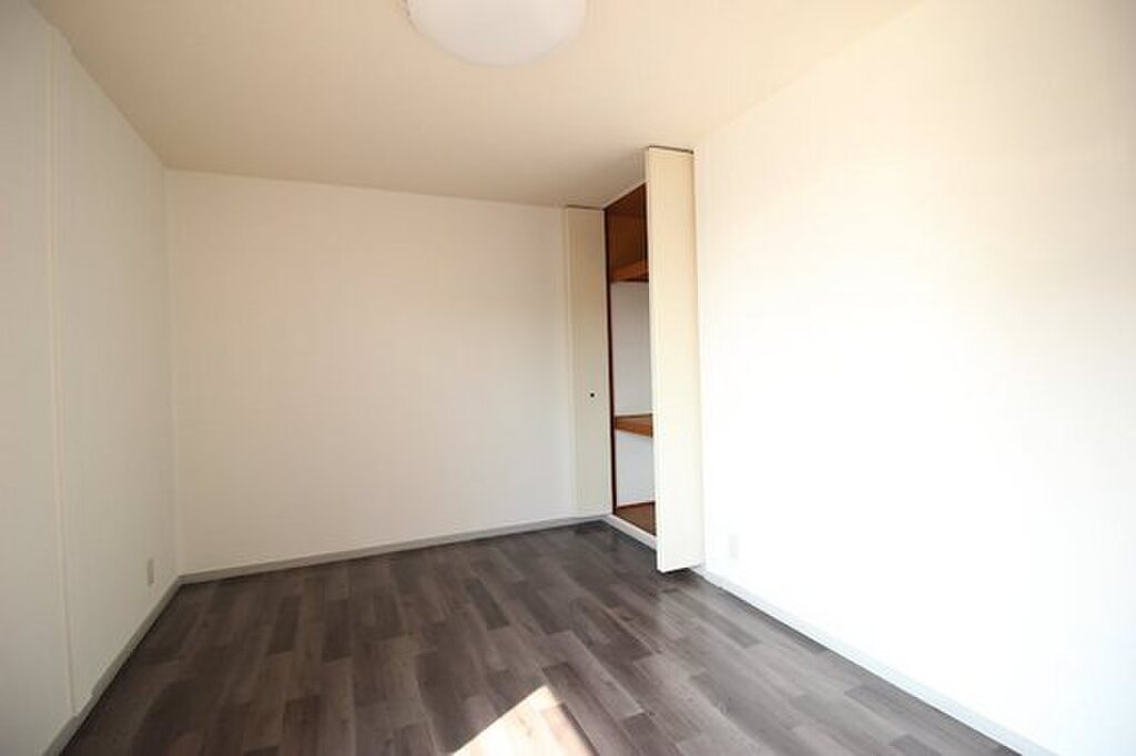 (16/18) 別号室写真です