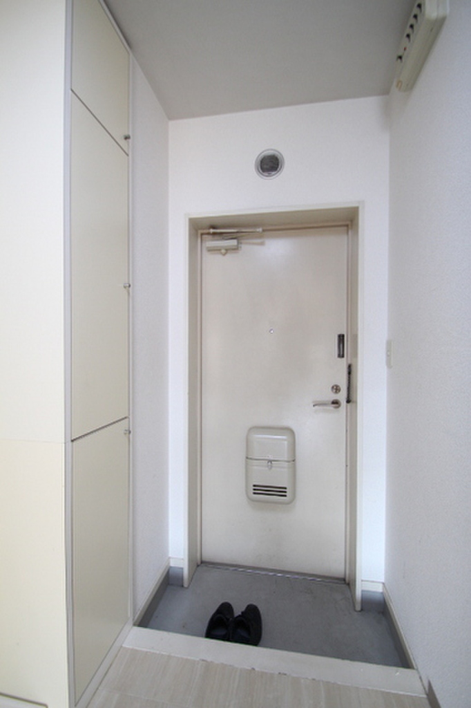 (8/18) 玄関 (8/18) 玄関